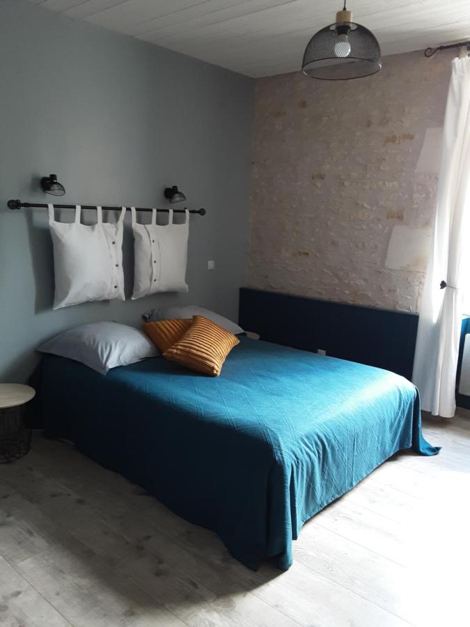 La Tourterelle Apartment Thaims Exterior photo