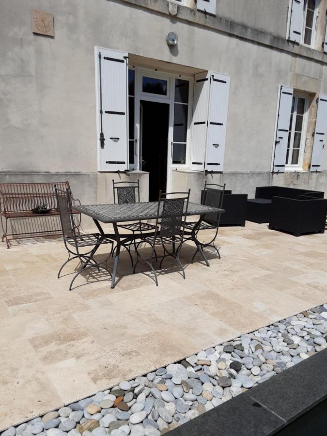 La Tourterelle Apartment Thaims Exterior photo
