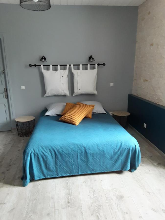 La Tourterelle Apartment Thaims Exterior photo