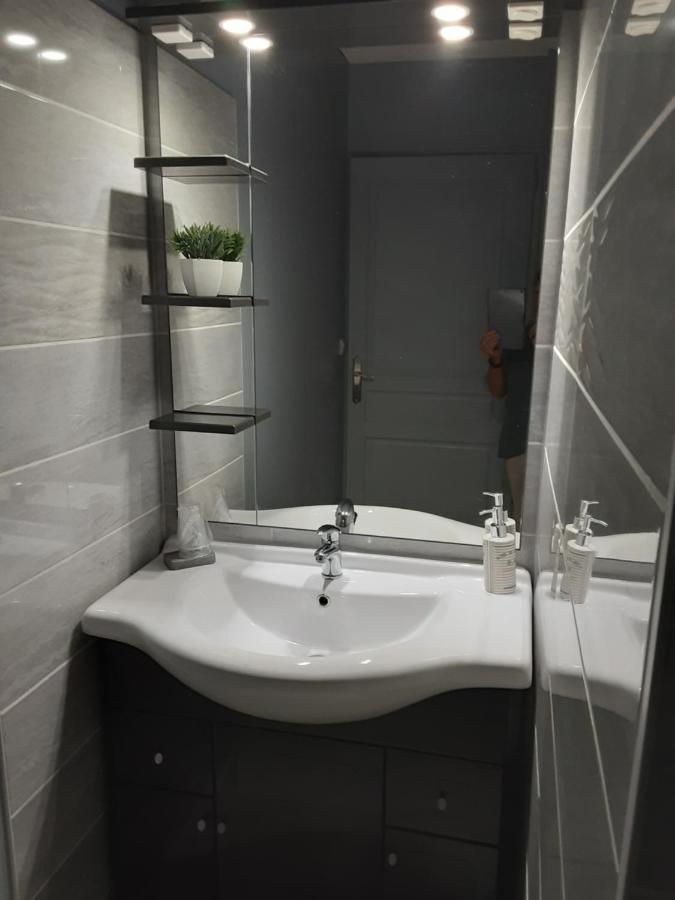 La Tourterelle Apartment Thaims Exterior photo